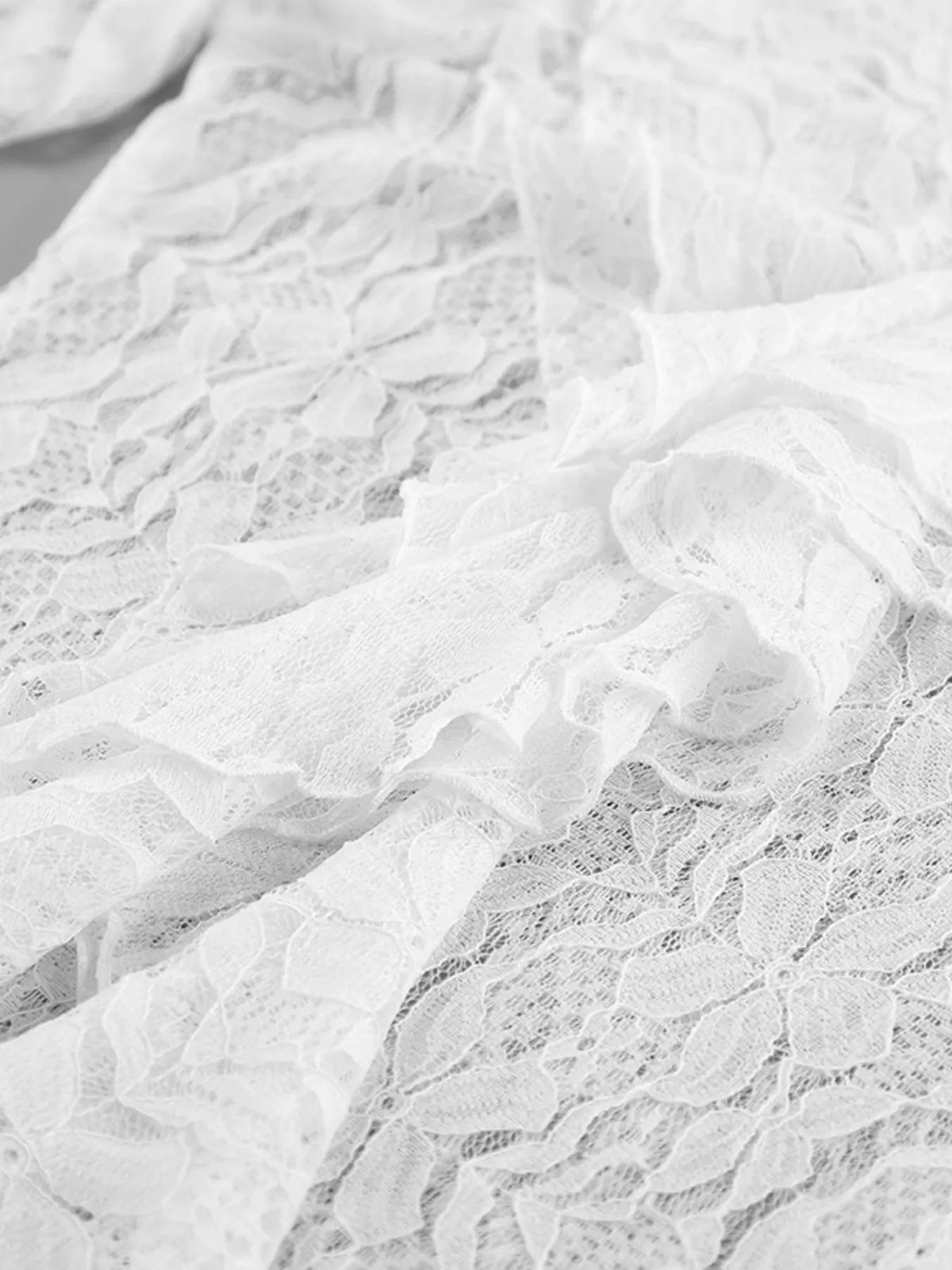 V-ringad blus i spets – bild 10
