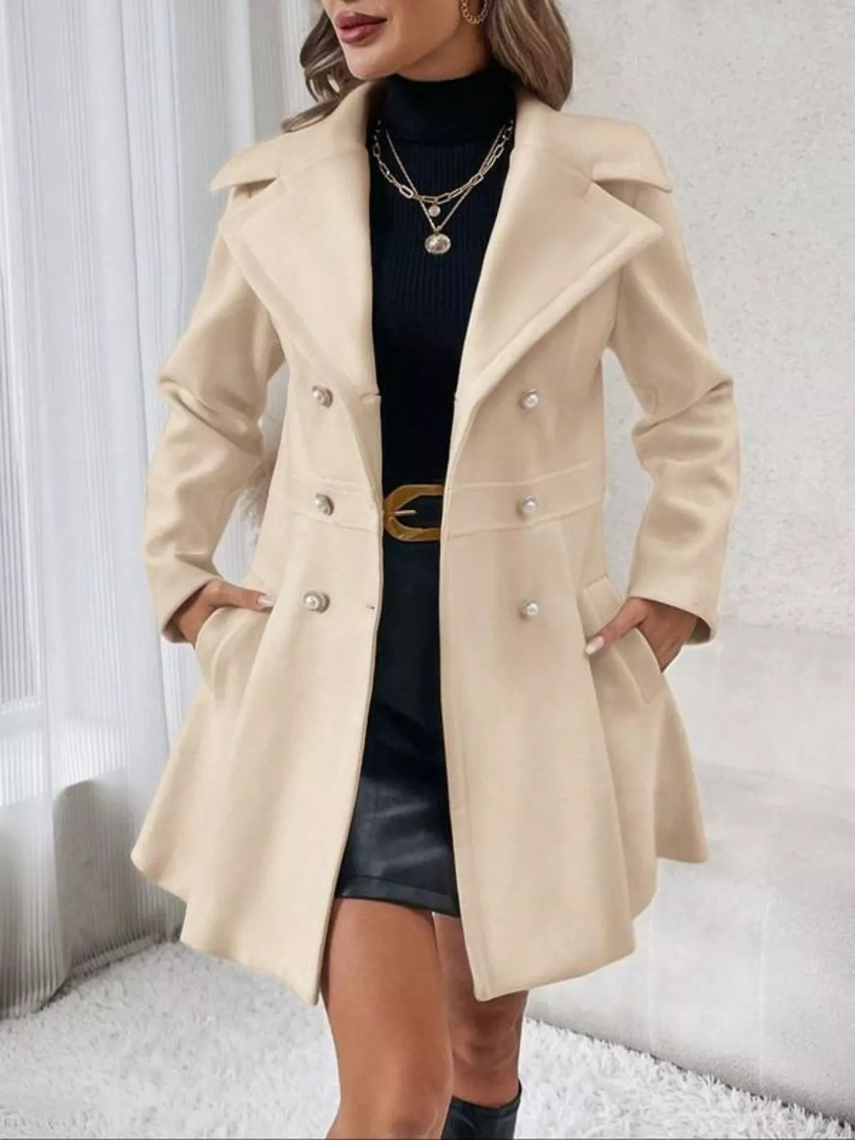 Dubbelknäppt kappa med peplum – bild 3