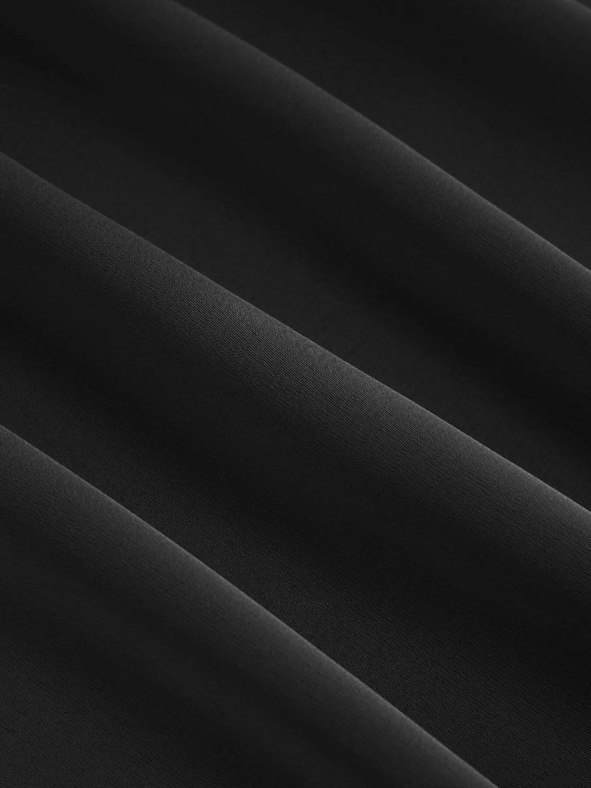 Maxiklänning i satin med draperad halsringning – bild 6