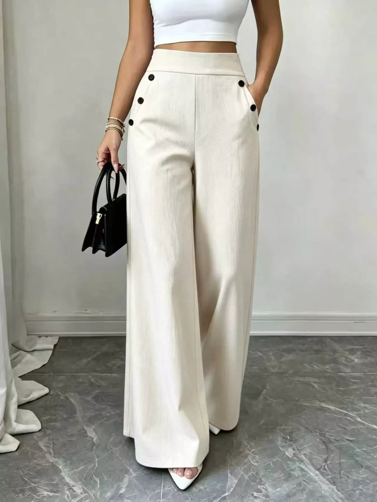 Vida byxor med hög midja och dekorativa knappar – bild 13