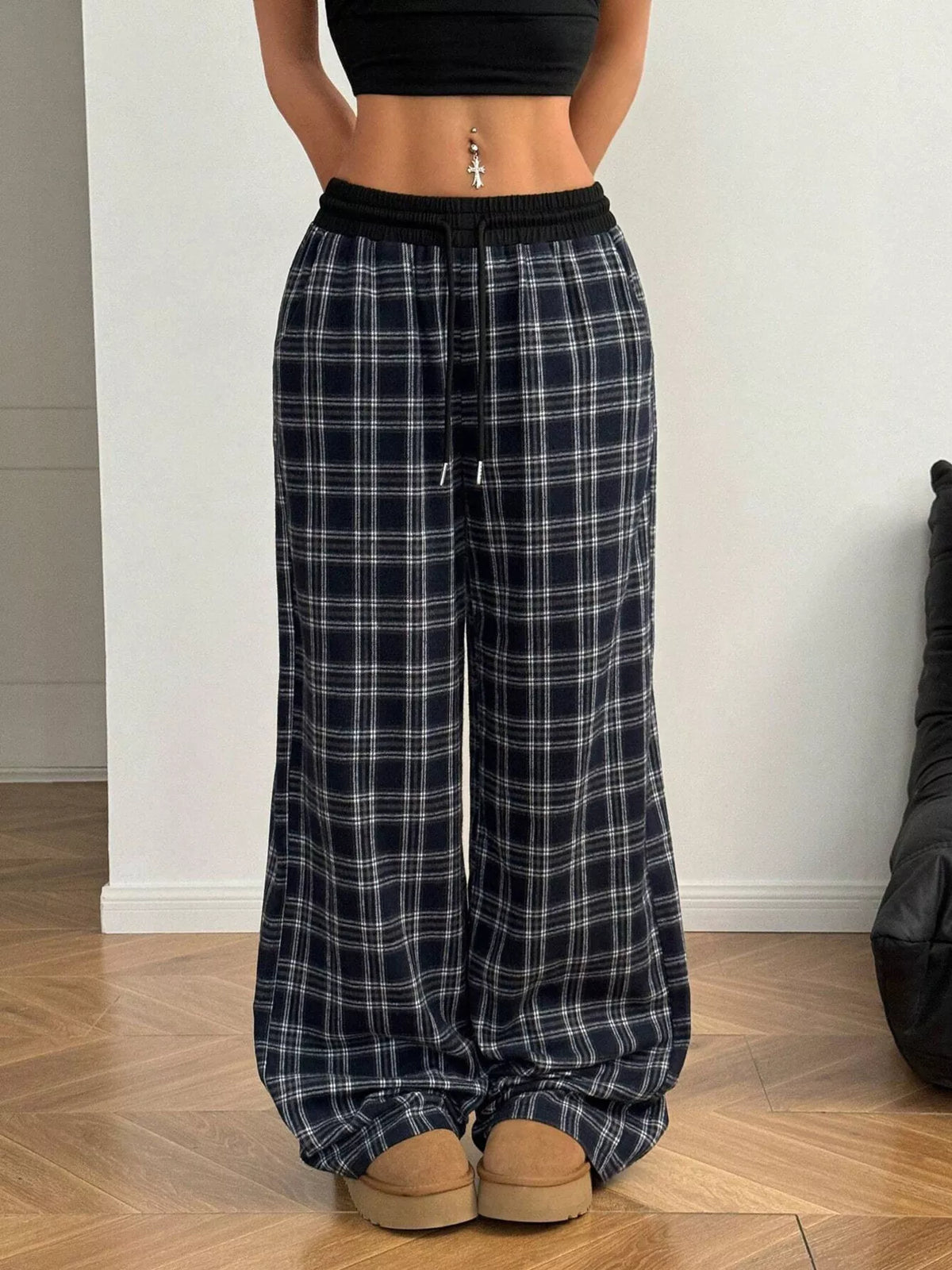Rutiga vida byxor med dragsko – bild 12