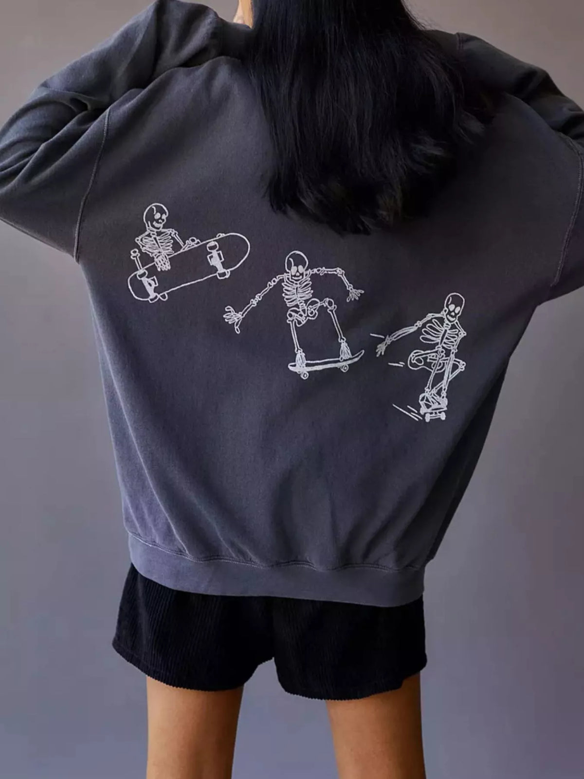Sweatshirt med dödskallemotiv och rund halsringning – bild 6