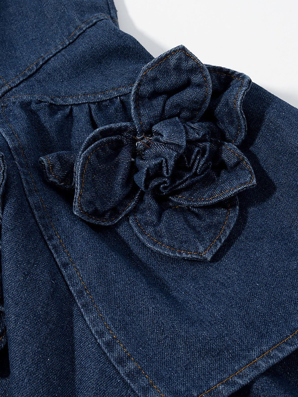 Blommig jeansklänning i denim – bild 9
