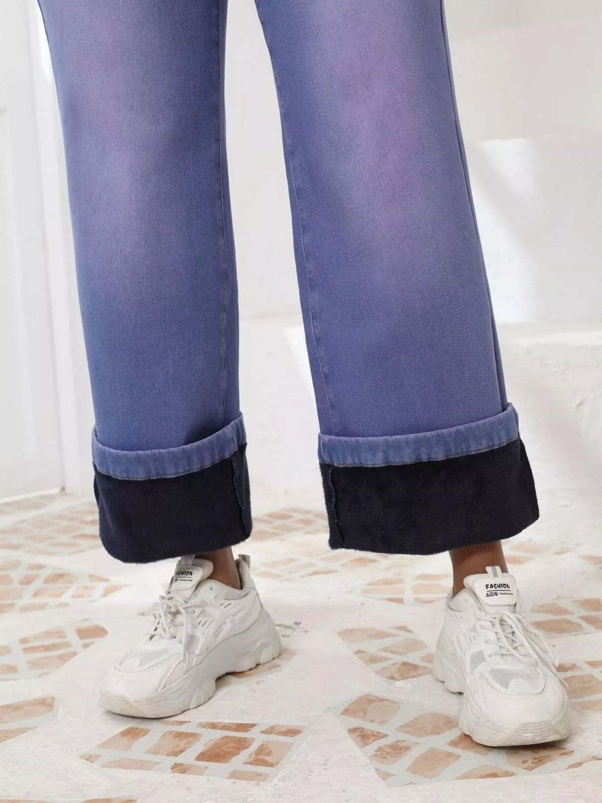 Jeans med klassisk blå tvätt och hög midja – bild 10