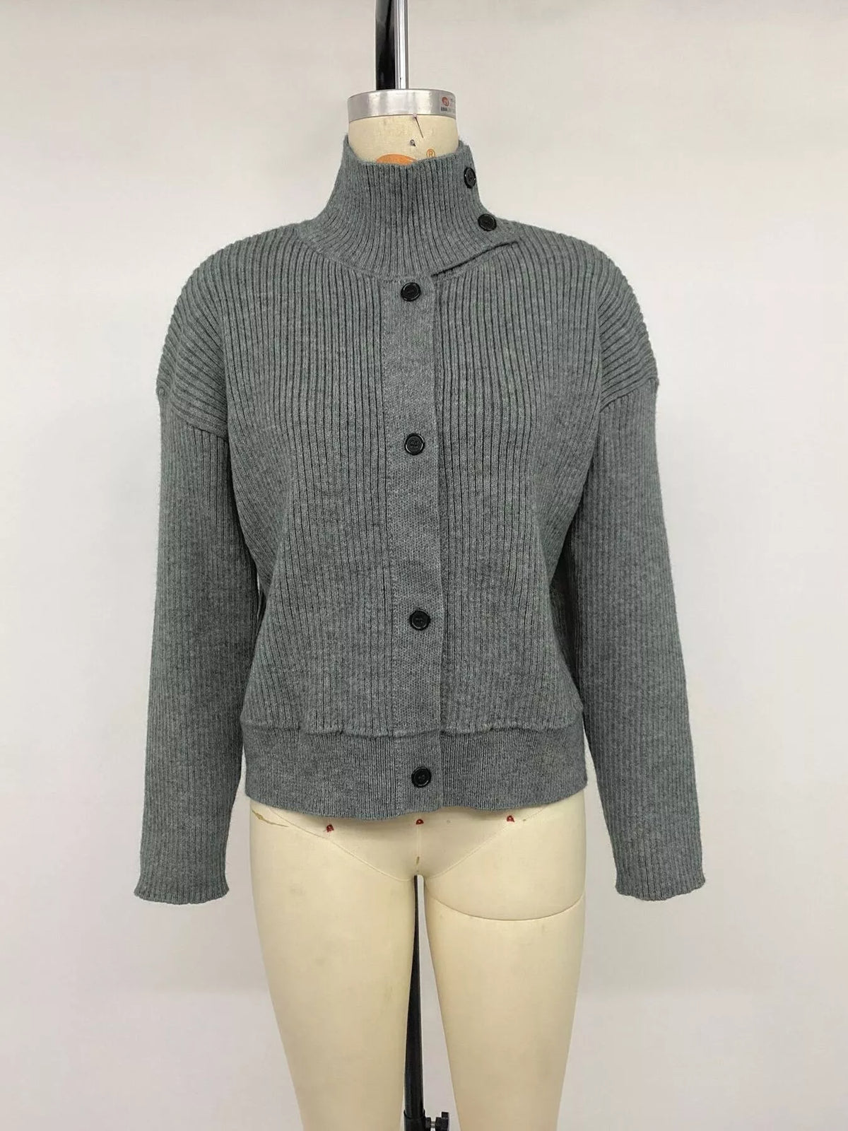 Cardigan med hög krage och knappstängning – bild 12