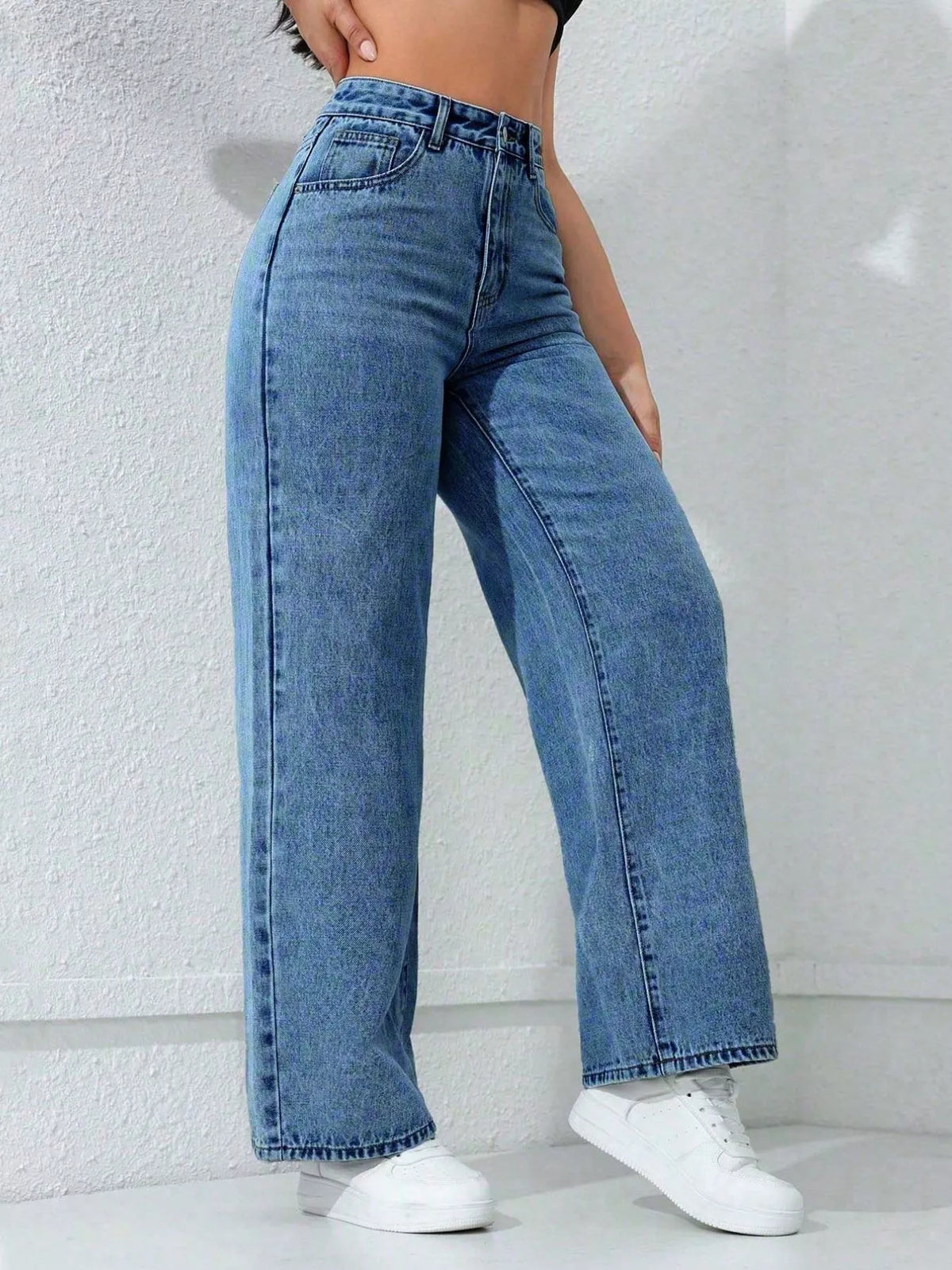 Vida jeans med hög midja, dragkedja, knappstängning och fickor i bomull – bild 3