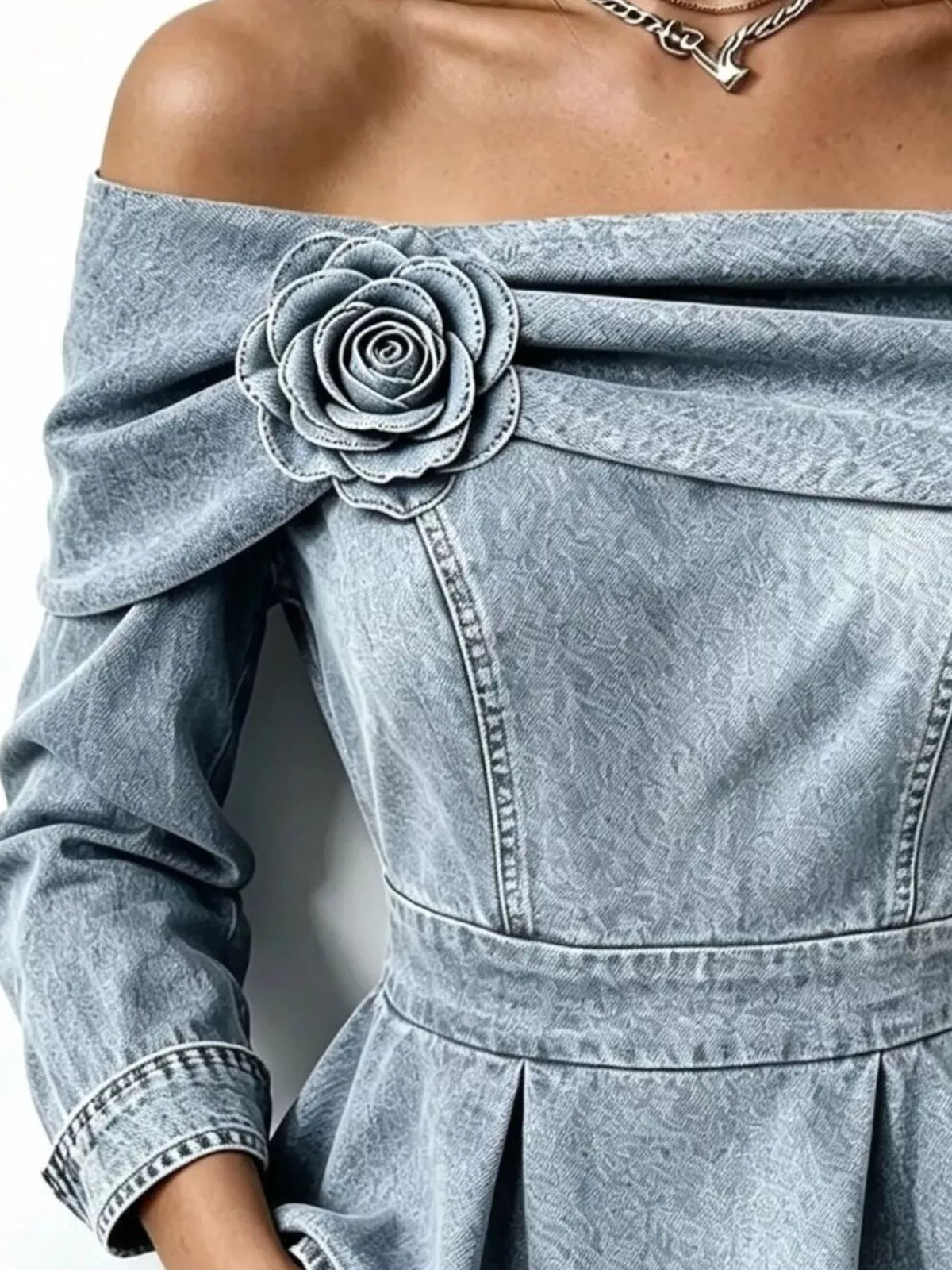 Topp i denim med ros i tyg – bild 5