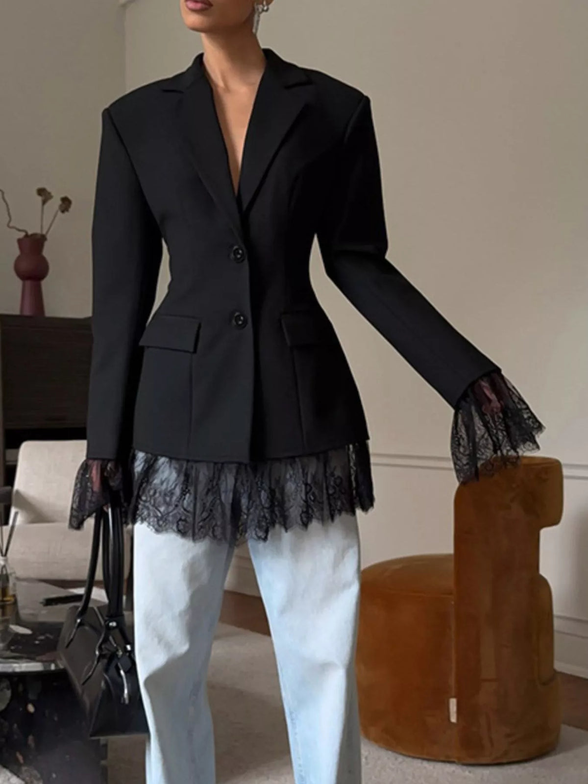 Blazer med knappstängning, spetskant i nederkant, volangkant och fickor – bild 7