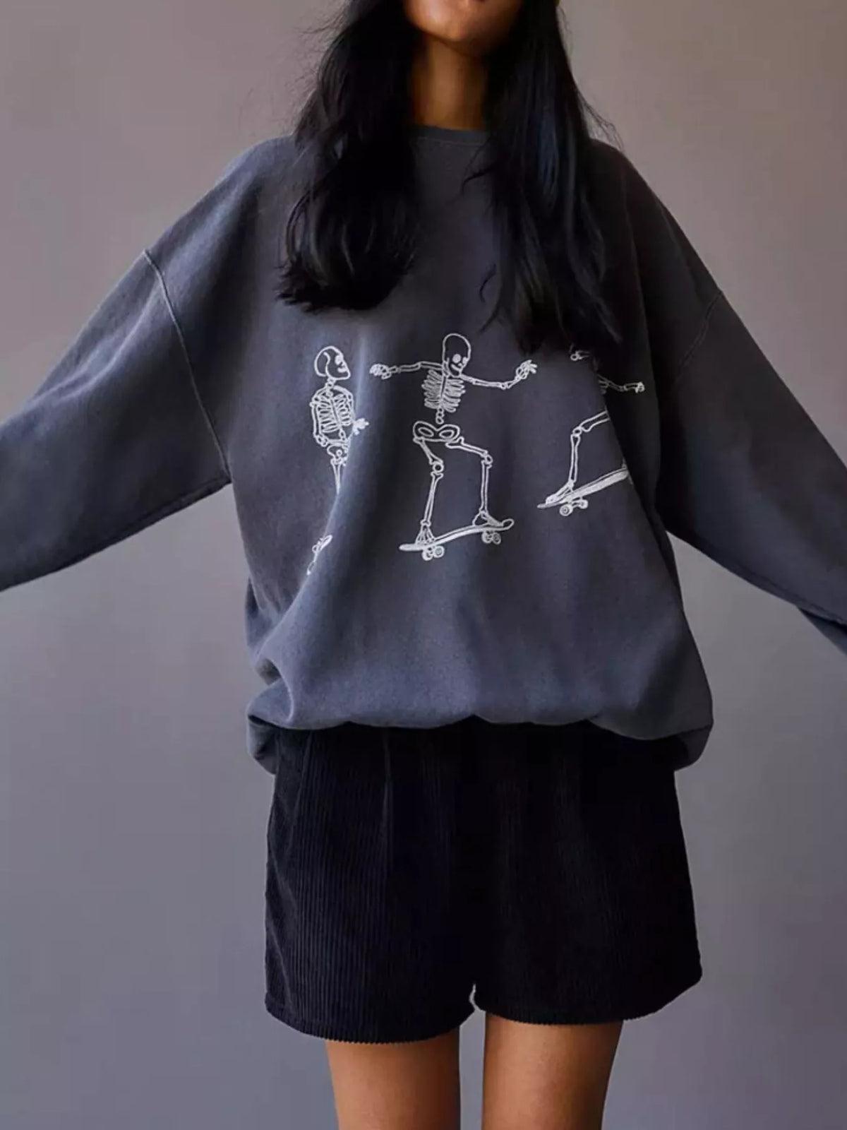 Sweatshirt med dödskallemotiv och rund halsringning – bild 3