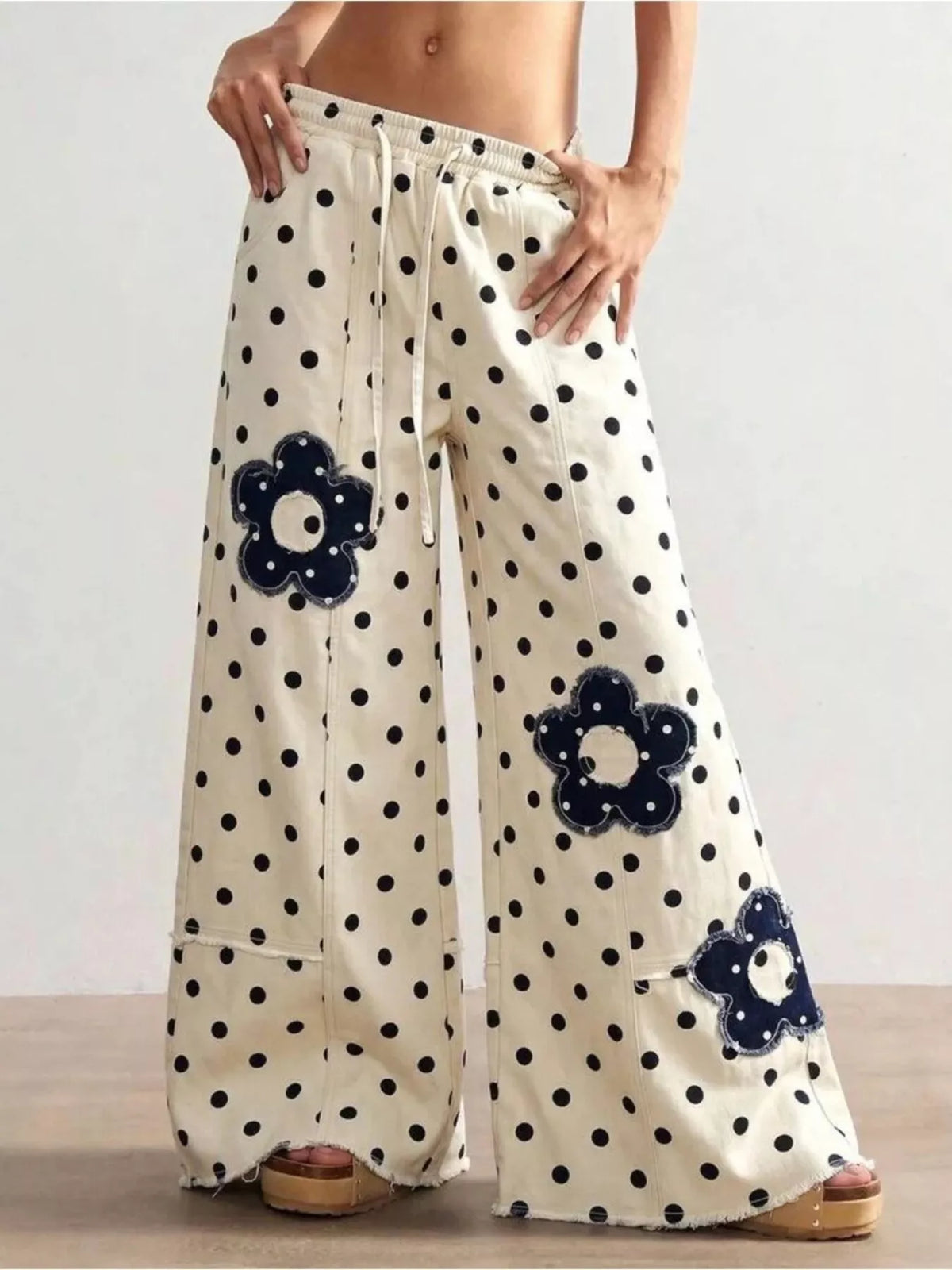 Blommiga prickiga jeans – bild 3