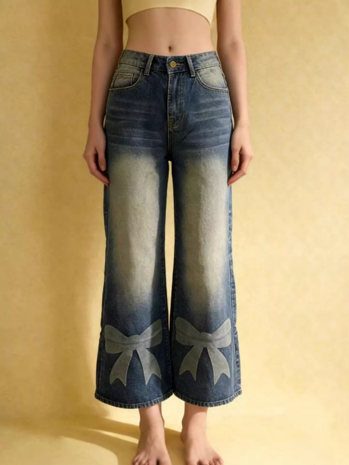 Vida jeans med knappstängning och rosett