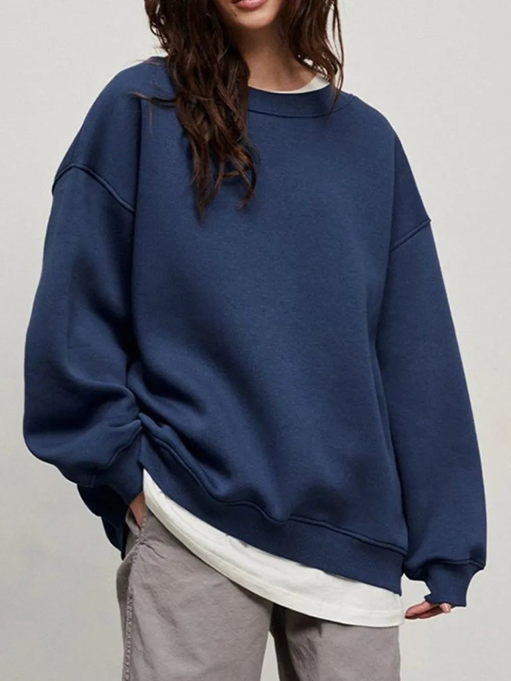 Sweatshirt med rund halsringning och sänkt axel – bild 7