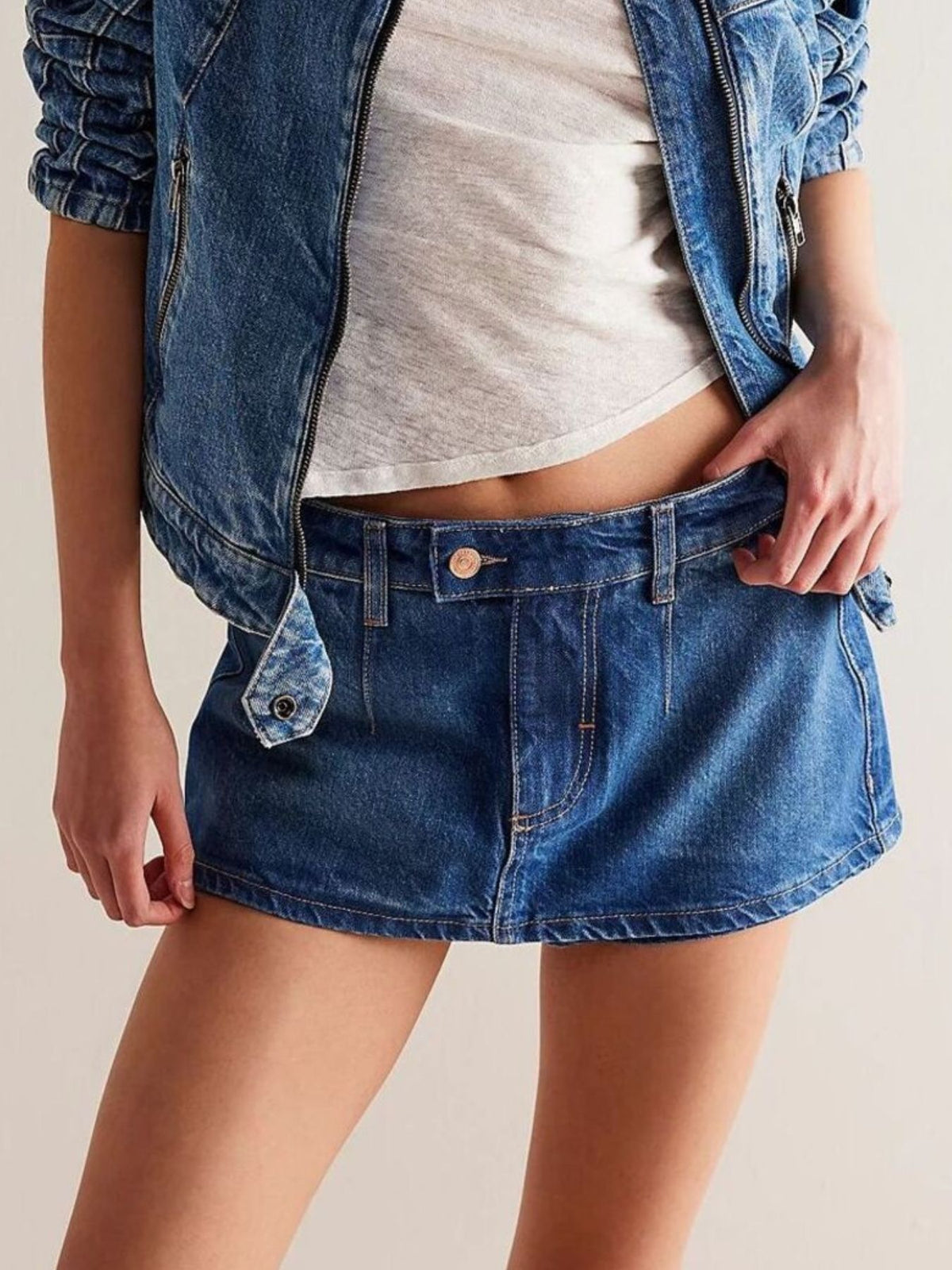 Kjolshorts i denim med dragkedja – bild 3