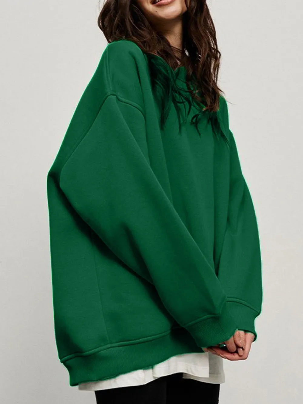 Sweatshirt med rund halsringning och sänkt axel – bild 26
