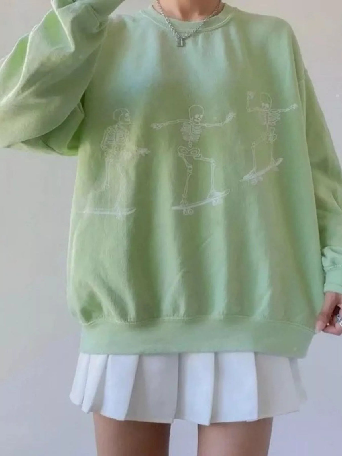 Sweatshirt med dödskallemotiv och rund halsringning – bild 15