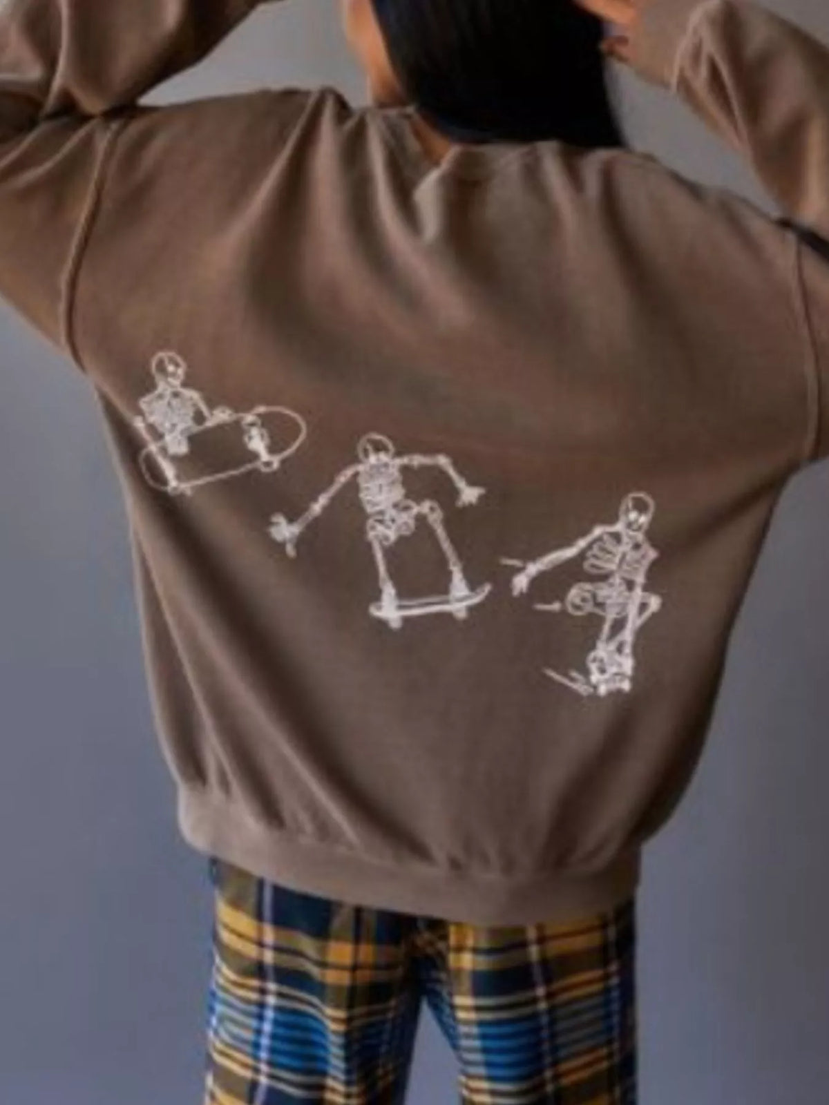 Sweatshirt med dödskallemotiv och rund halsringning – bild 8