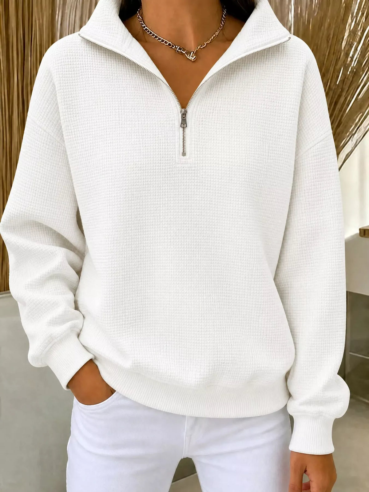 Våffelstickad sweatshirt med kort dragkedja – bild 13