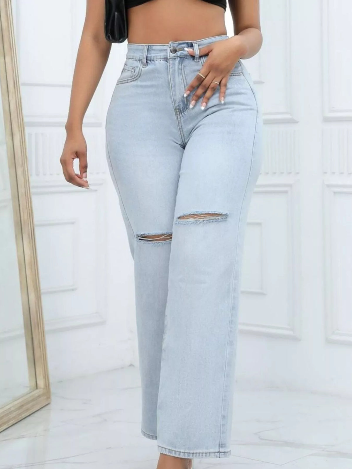Vida jeans med knappstängning och slitna detaljer – bild 4