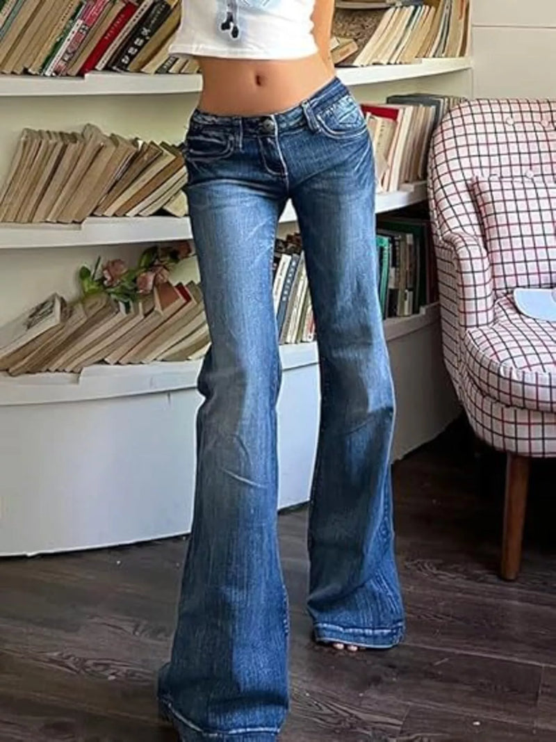 Utsvängda jeans med låg midja och fickor