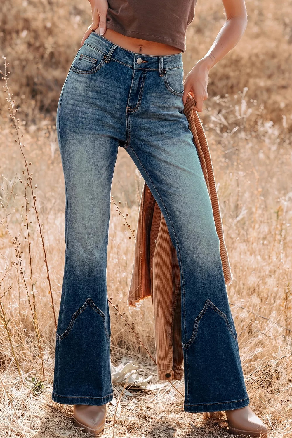 Utsvängda jeans med fickor