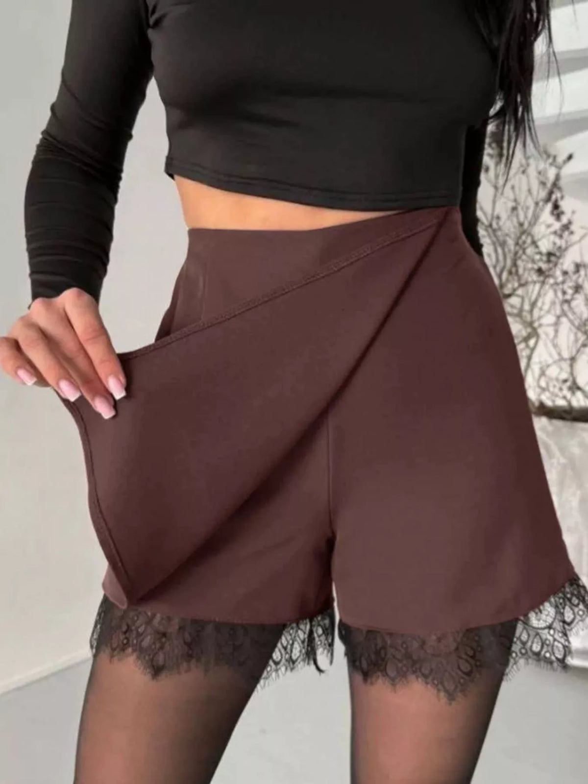Kjolshorts med hög midja och spetskant i nederkant – bild 8