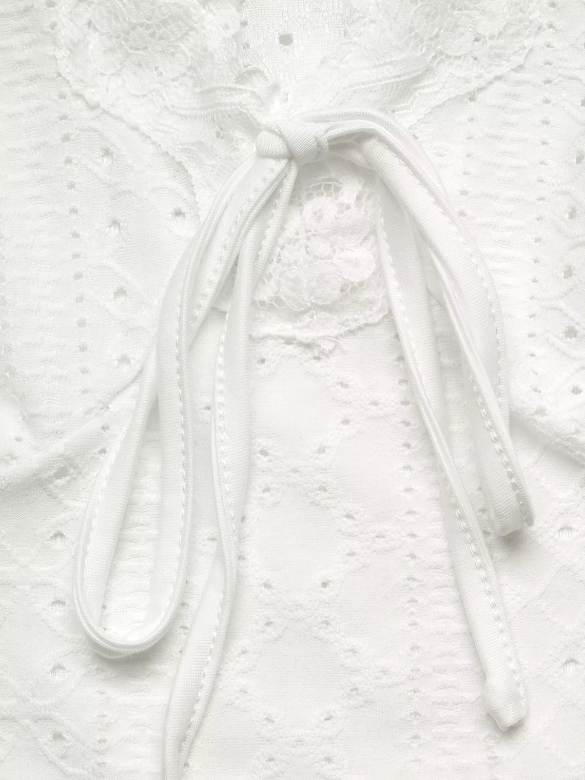 V-ringad t-shirt i broderi anglaise – bild 7