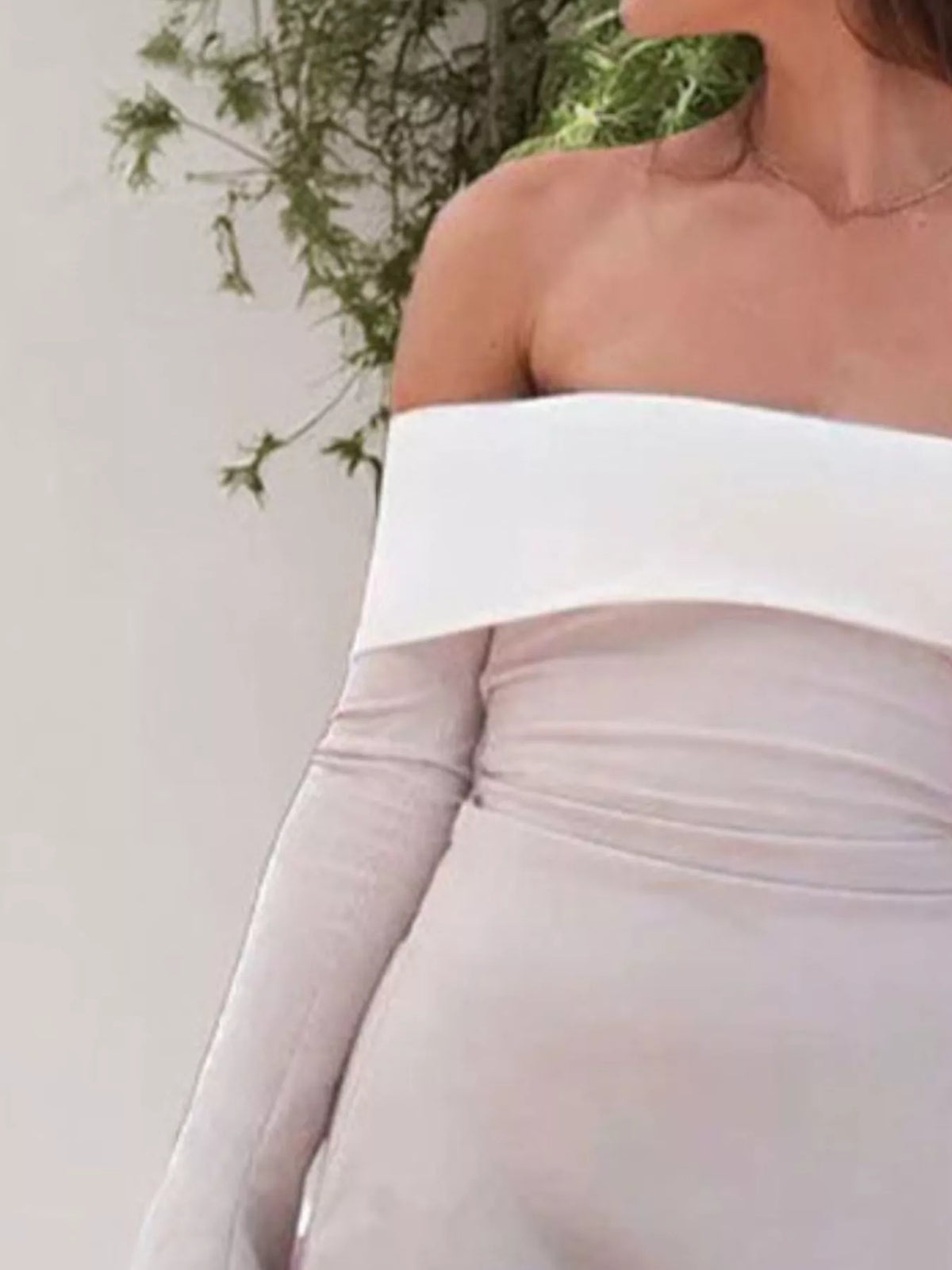 Offshoulder miniklänning med utsvängd ärm – bild 8