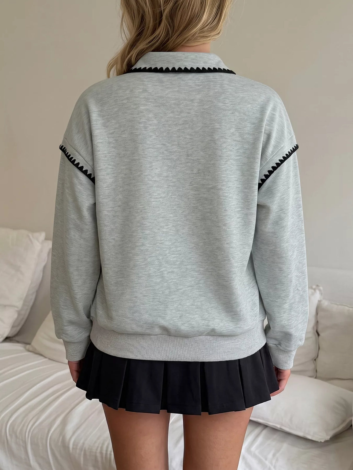 Sweatshirt med kontrastsöm och polokrage – bild 6