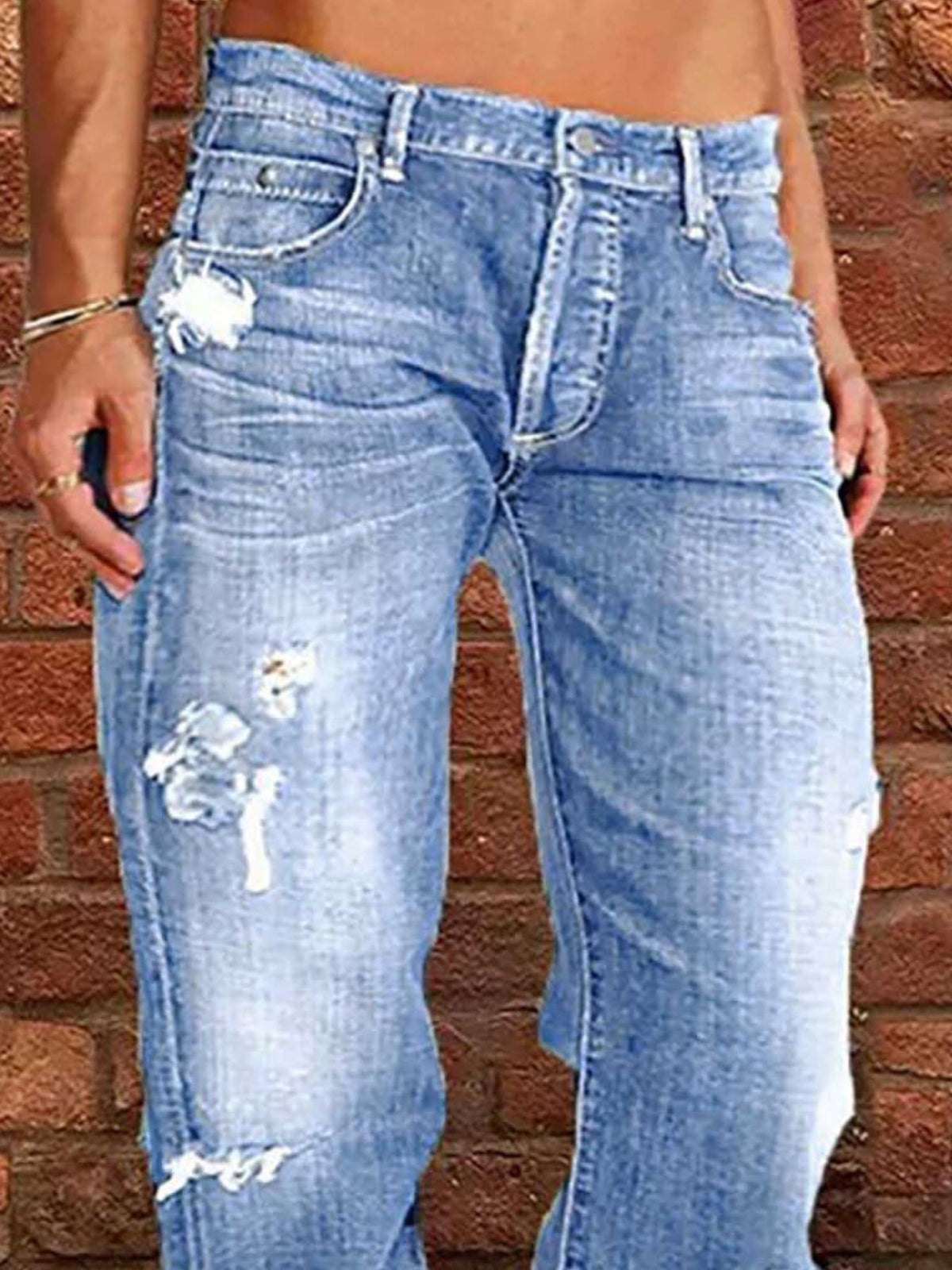 Ledigt sittande jeans med slitna detaljer – bild 2
