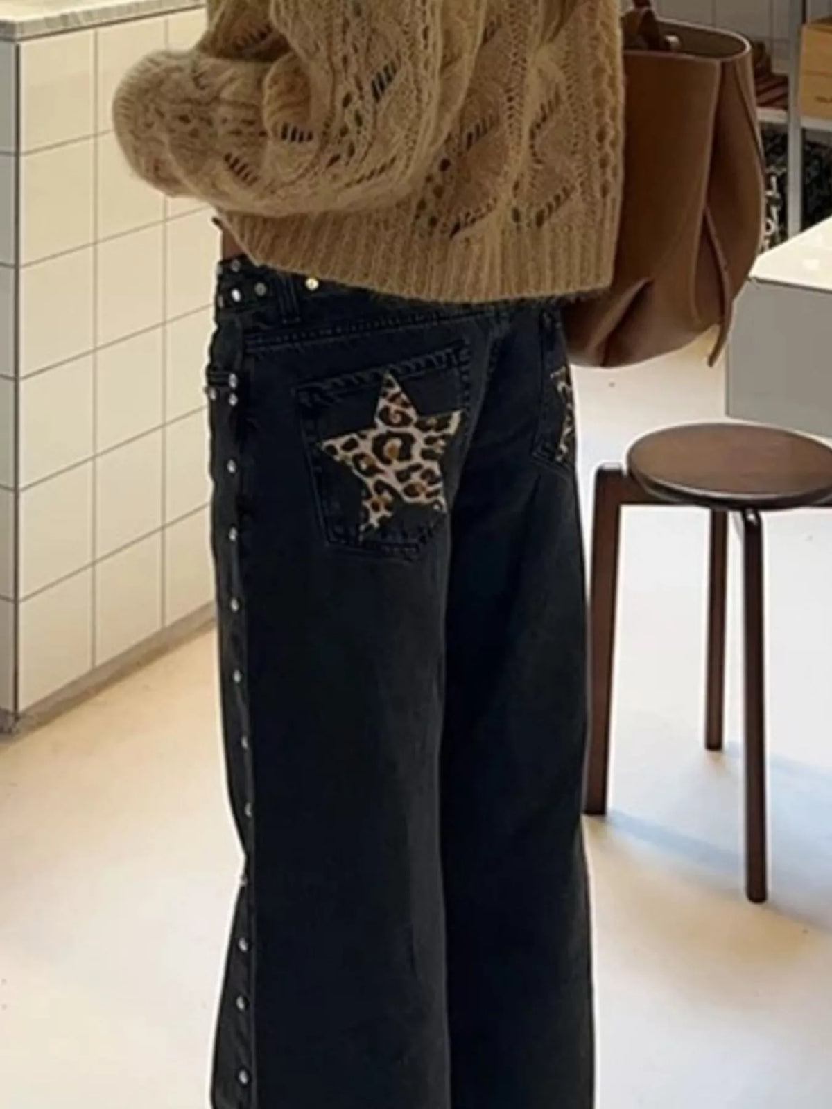 Leopardmönstrade jeans med stjärnmotiv – bild 4