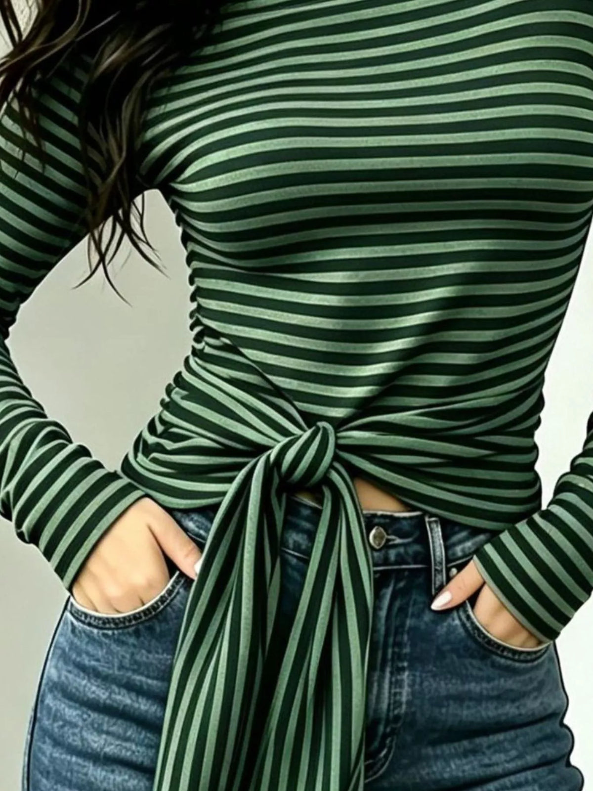 Randig långärmad t-shirt med knytdetalj – bild 11