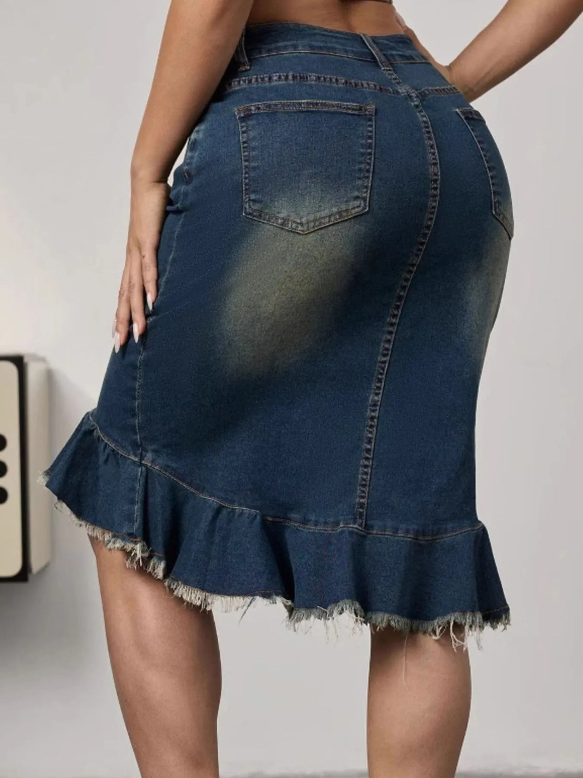 Kjol i denim med sjöjungfrusilhuett – bild 5