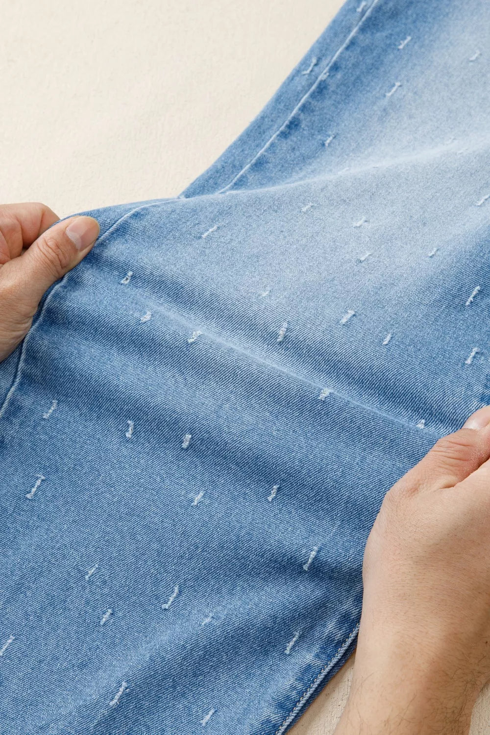 Magformande jeans med rå kant – bild 11