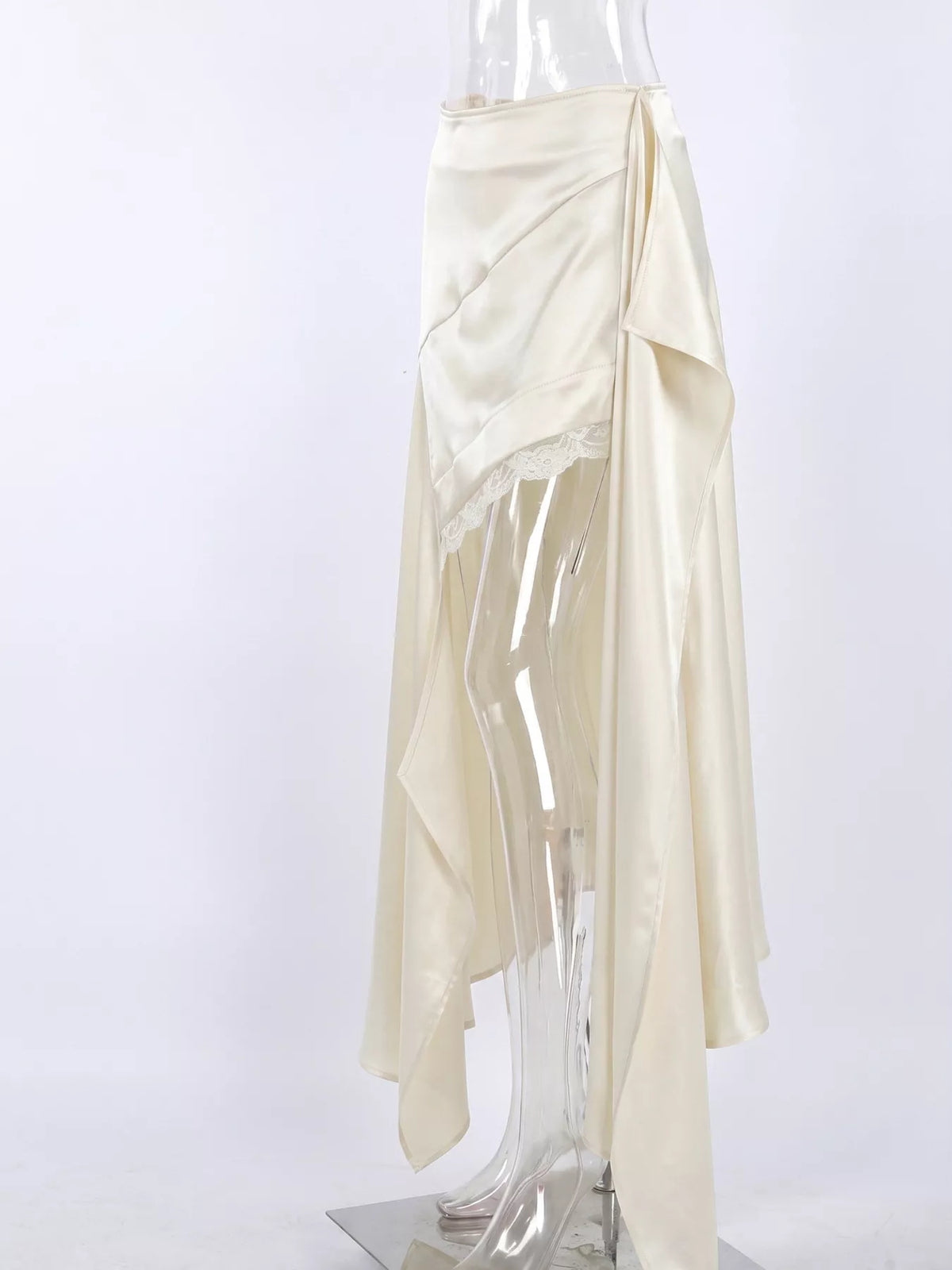 Kjol i satin med asymmetrisk nederkant – bild 8