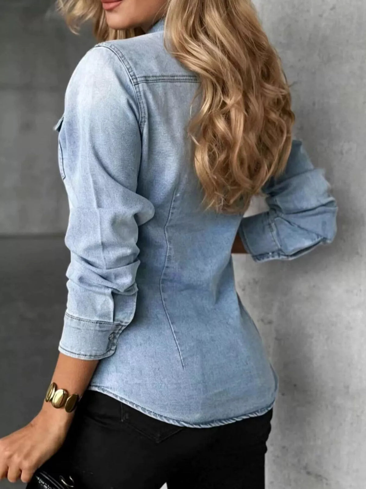 Slimmad skjorta i denim – bild 3