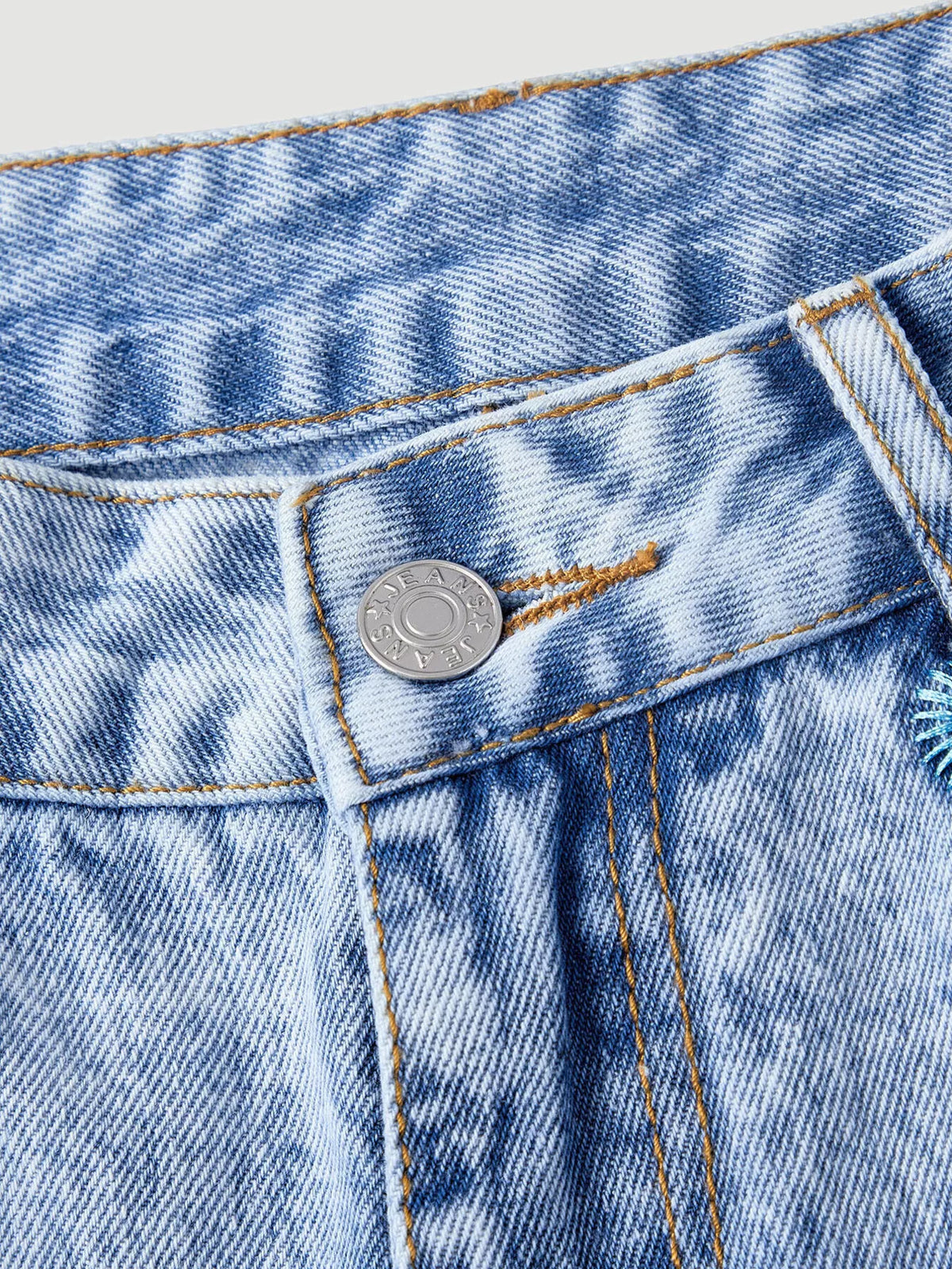 Vida broderade jeans med hög midja och knappstängning – bild 4
