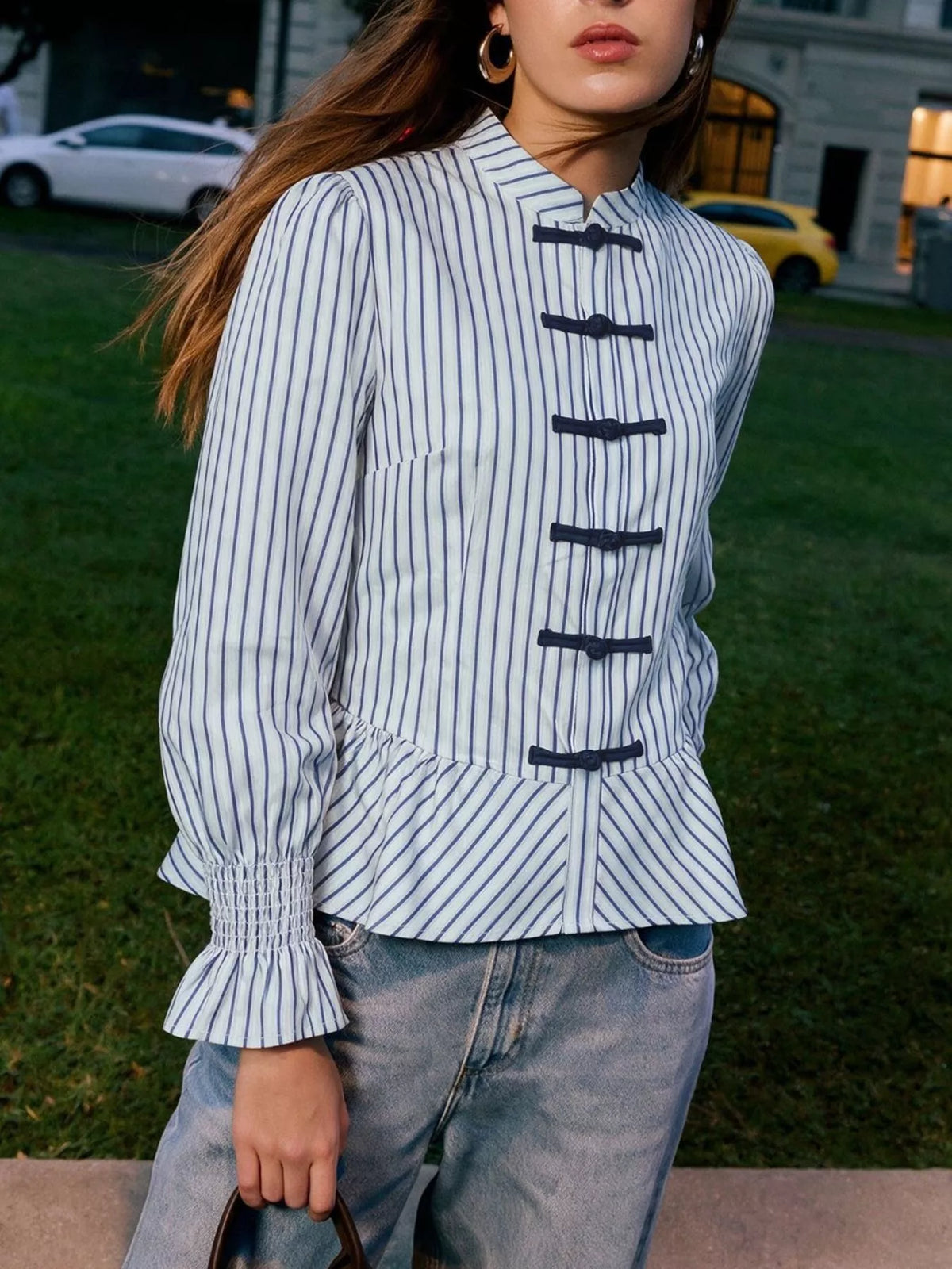 Randig smockad skjorta med peplum – bild 3