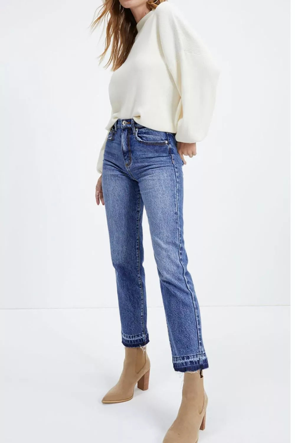 Korta jeans med slitningar – bild 3