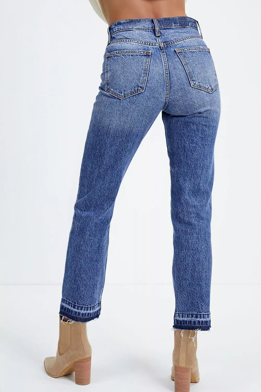 Korta jeans med slitningar – bild 2