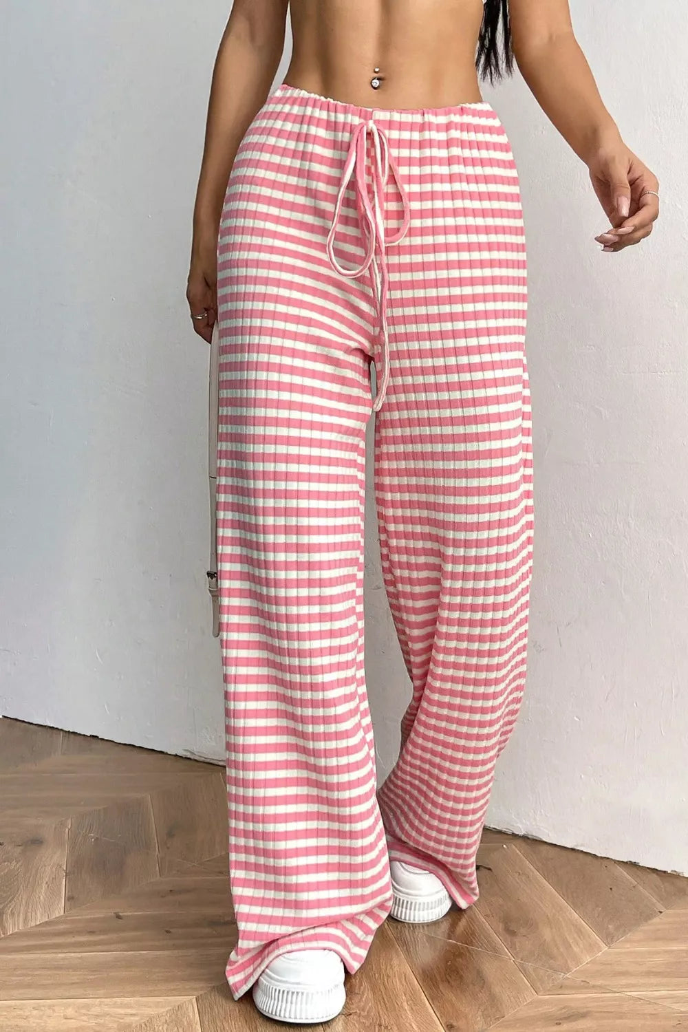 Ribbade vida byxor med dragsko – bild 4