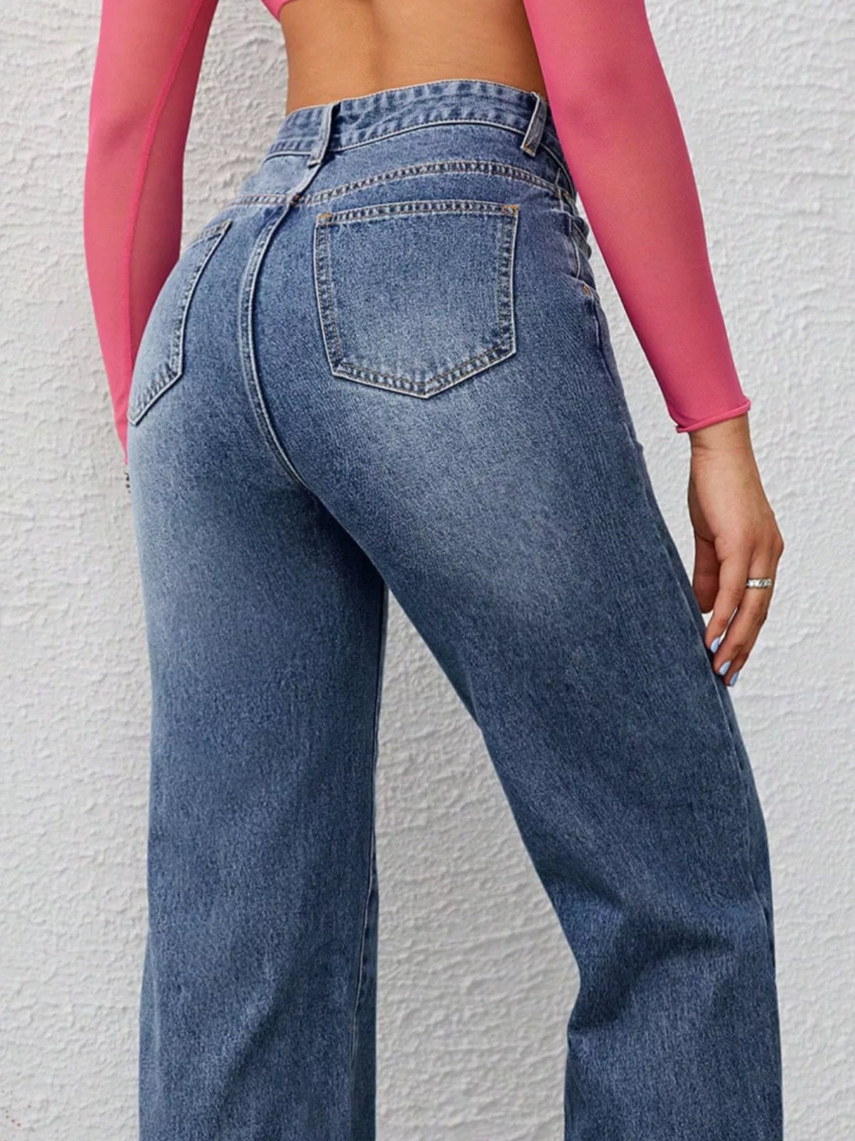 Vida jeans med hög midja, knappstängning och slitningar – bild 3