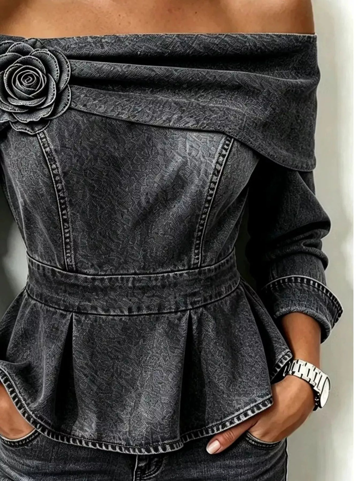 Topp i denim med ros i tyg – bild 9