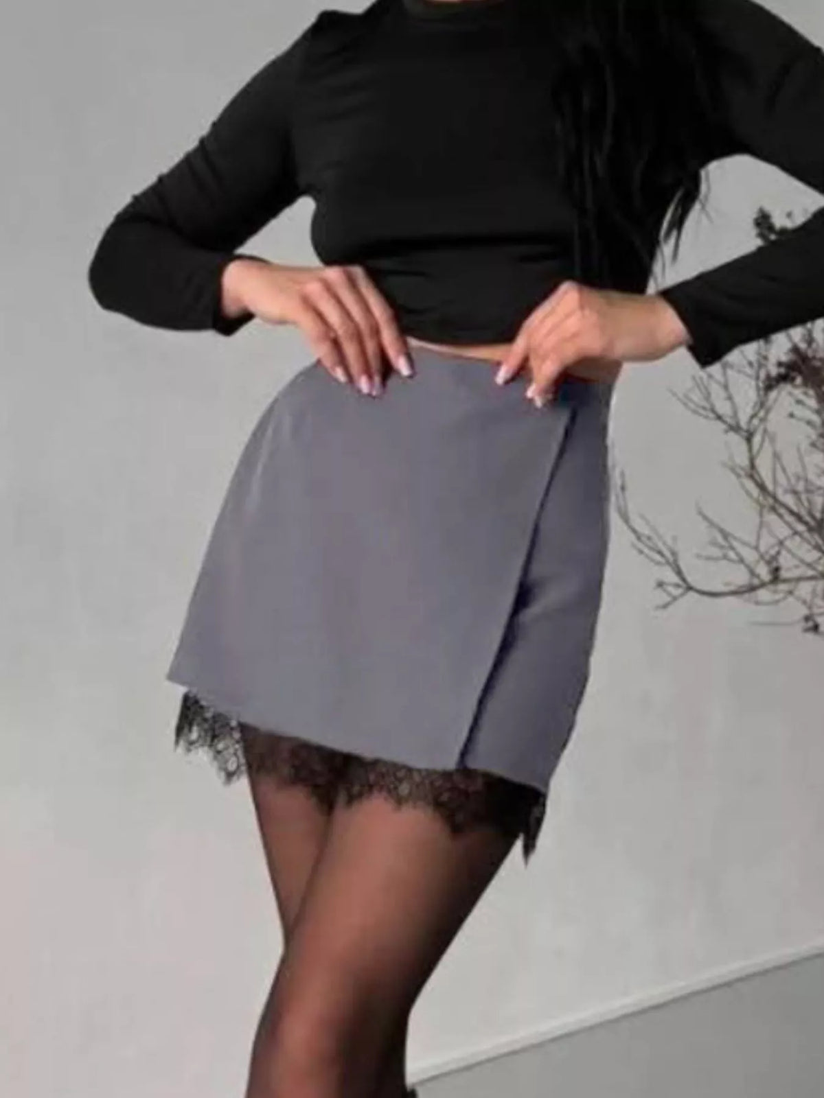 Kjolshorts med hög midja och spetskant i nederkant – bild 5