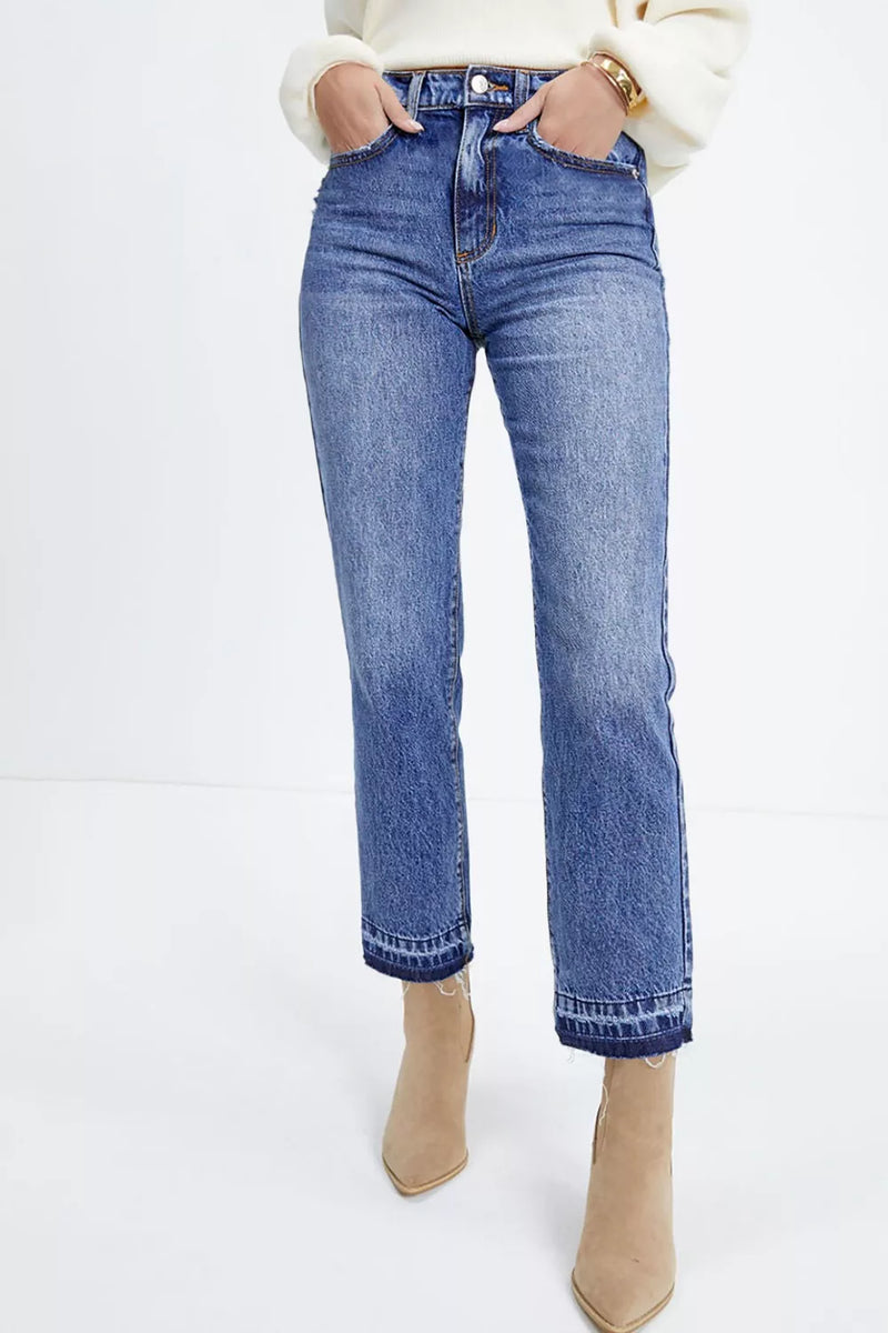 Korta jeans med slitningar