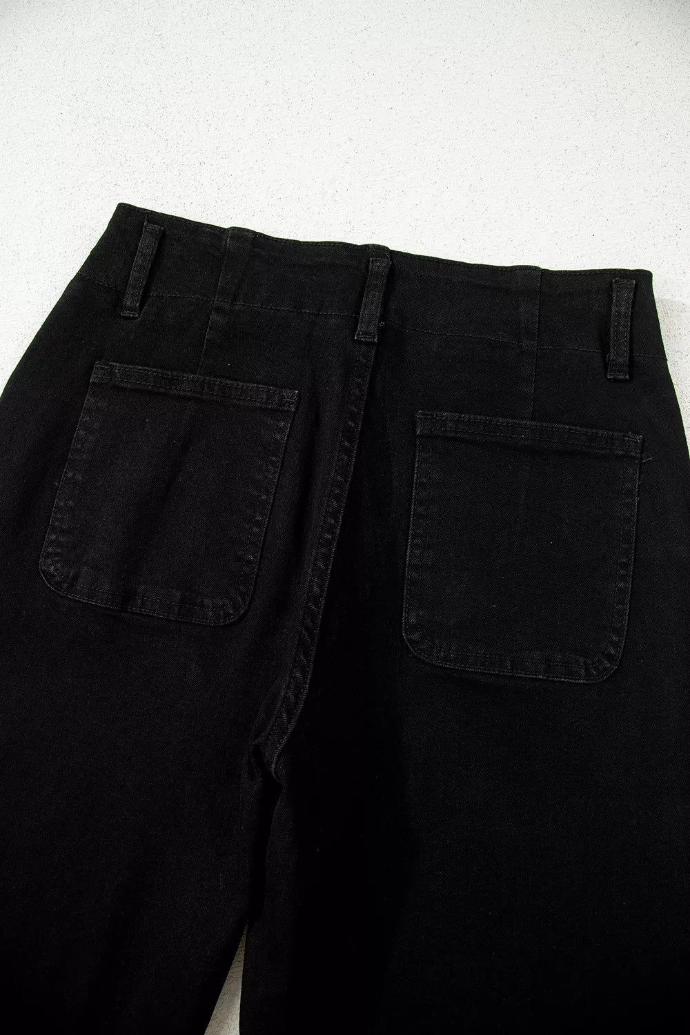 Utsvängda jeans med svart tvätt – bild 10