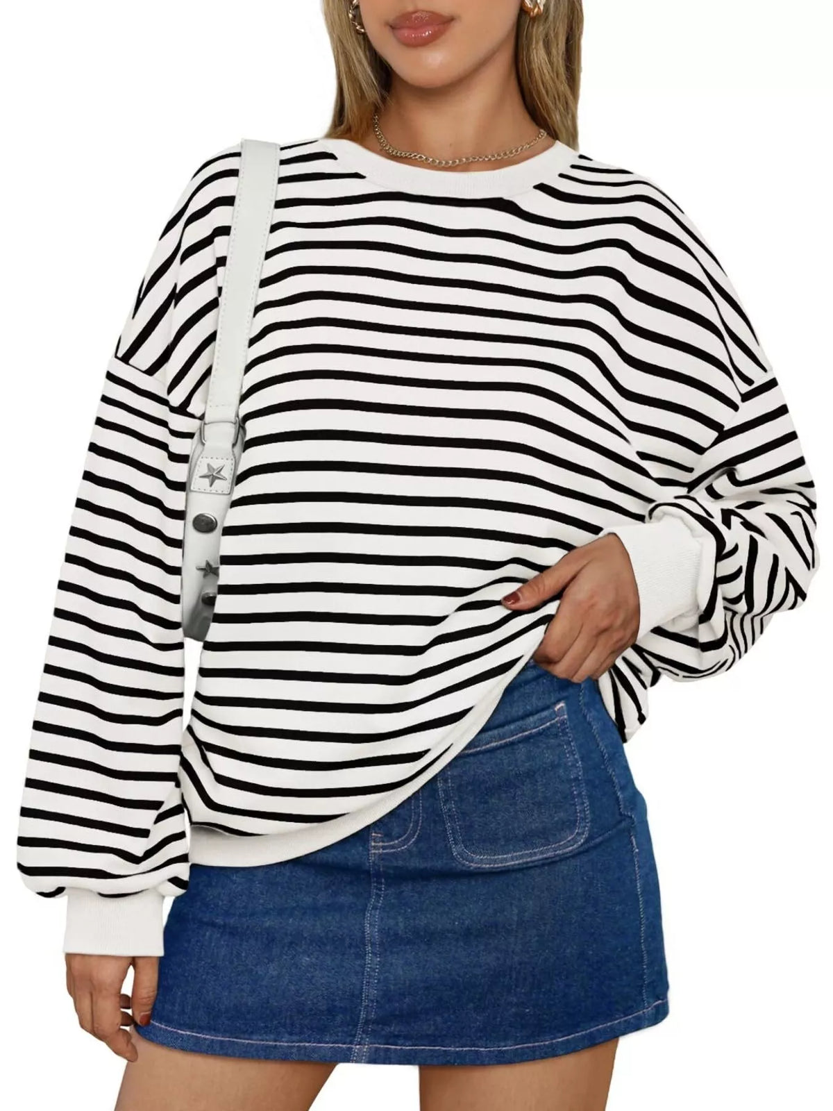 Randig oversize sweatshirt med rund halsringning i viskos – bild 5