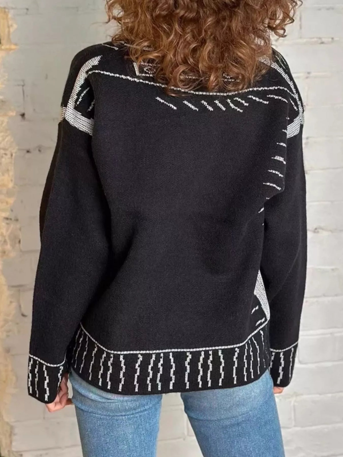 V-ringad cardigan med knappstängning och tryck – bild 8