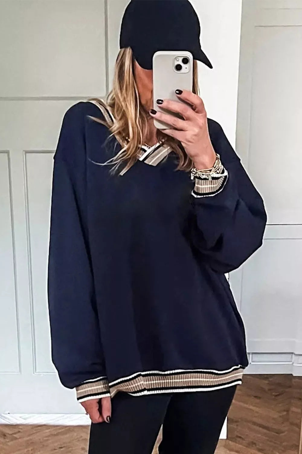 Randig v-ringad sweatshirt med kontrastsöm – bild 6