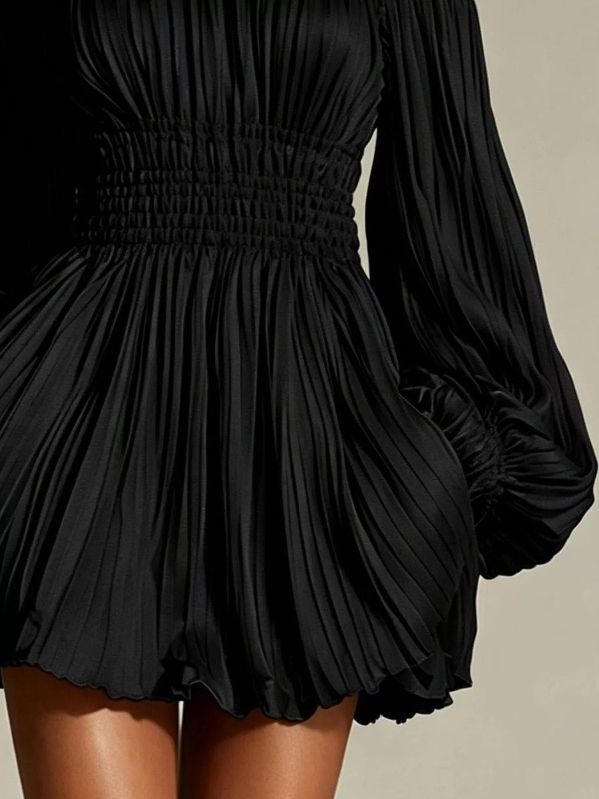 Veckad offshoulder miniklänning med fickor – bild 9