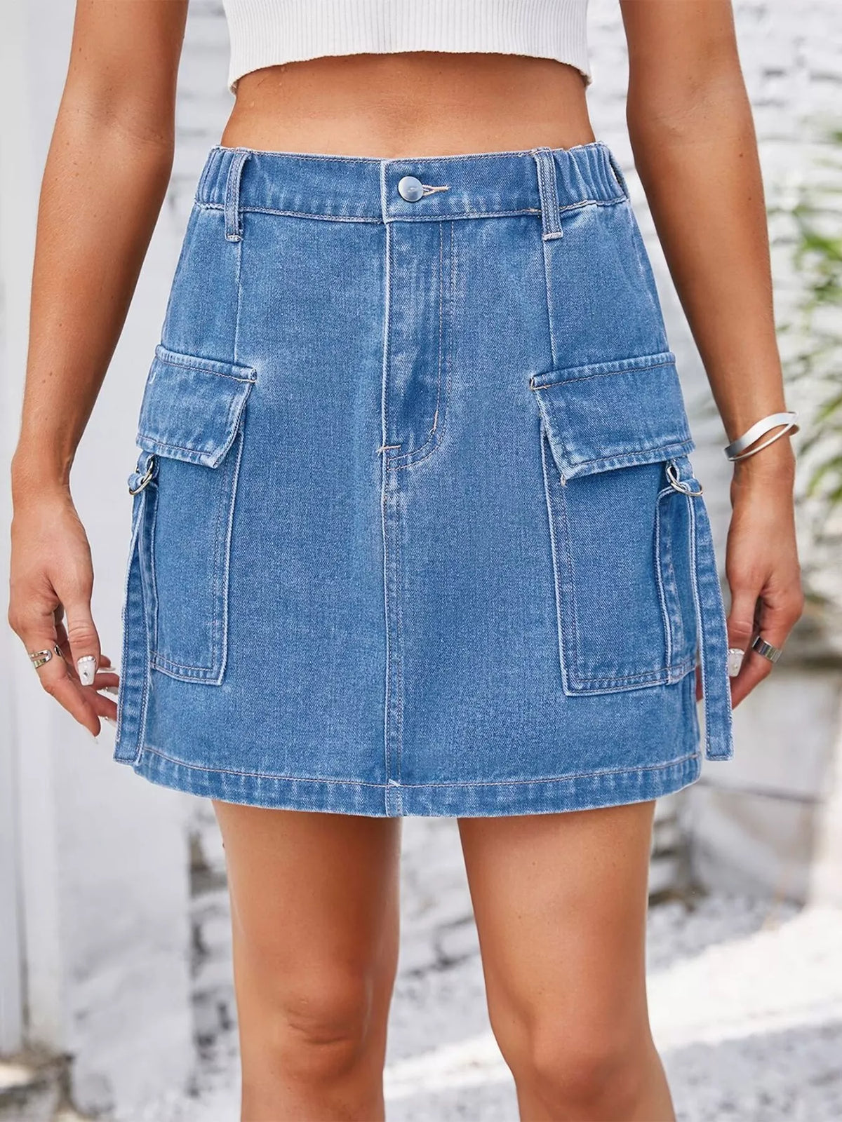 Kjol i denim med cargofickor – bild 9